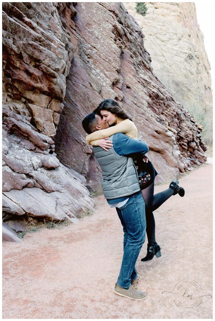 couple kissing by rocks